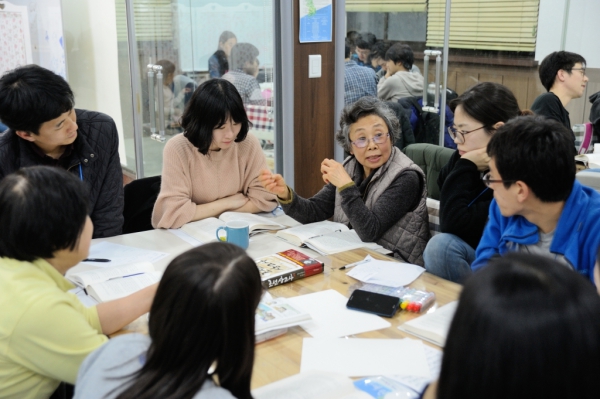   삼조선 시대부터 신라 건국 때까지의 역사에 대해 모둠별로 토론했다.