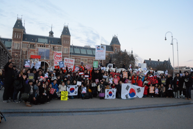 ▲	네덜란드 암스테르담에서 진행된 ‘박근혜 퇴진을 위한 한인 시국대회’ 집회 모습