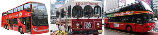 타 지역 시티투어버스. 모두 붉은 색 계통에 내부가 들여다보인다. (왼쪽은 부산시티투어버스, 가운데와 오른쪽은 서울시티투어버스). 