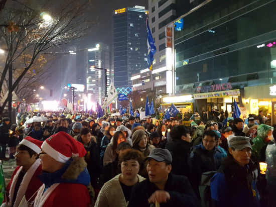 질서 있게 행진하는 대구시민들. ⓒ 박진영