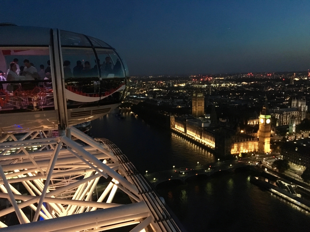  런던아이는 평생 잊지 못할 멋진 야경을 선사했다.
