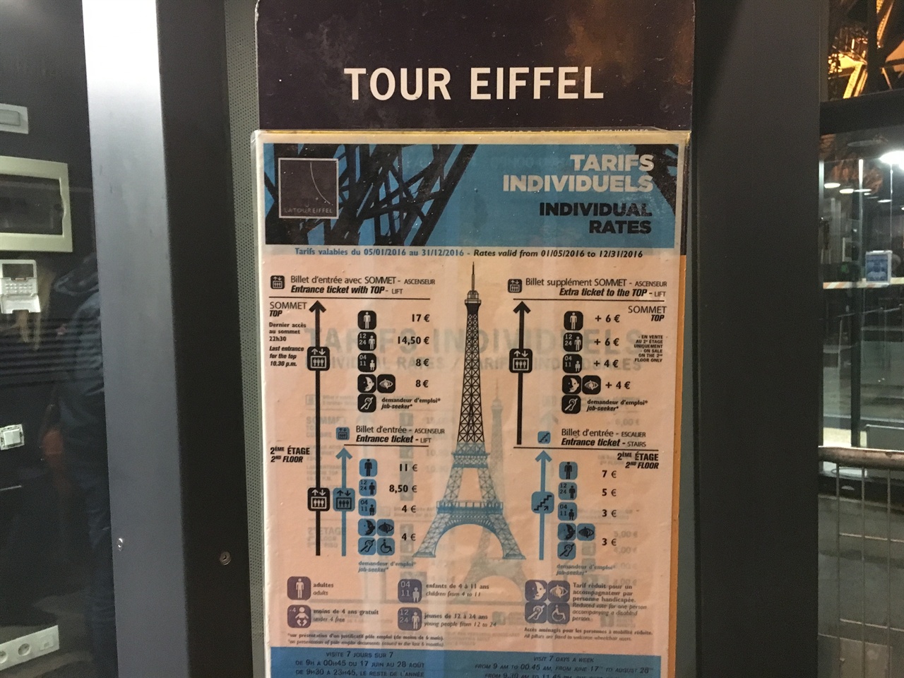  에펠탑 티켓의 가격은 나이대에 따라 세분화돼 있다