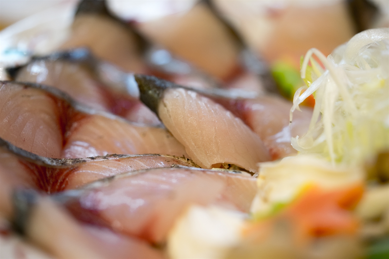 이키섬의 삼치 삼치는 구이나 매운 찜용으로 적격인 생선이다. 하지만 삼치의 본 맛은 선어회다.