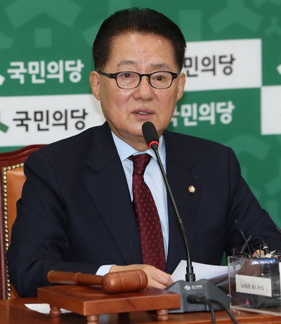 국민의당 박지원 비상대책위원장 겸 원내대표가 1일 오전 국회에서 열린 원내정책회의에서 발언하고 있다.