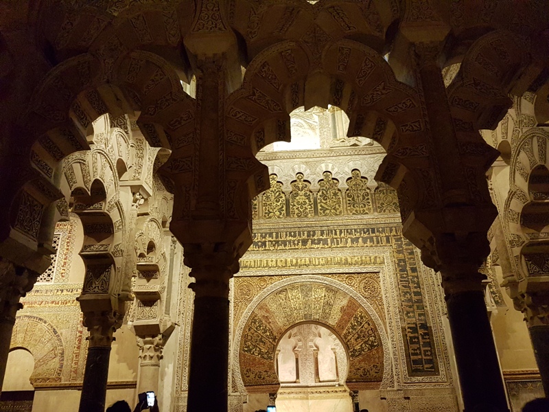스페인 코르도바의 무어인의 건축미가 그대로 살아있는 대성당 메스키타 내부