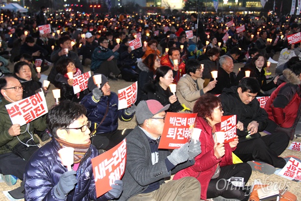  '박근혜퇴진 경남운동본부'는 3일 오후 창원광장에서 "박근혜 즉각 퇴진, 6차 경남시국대회"를 열었다.