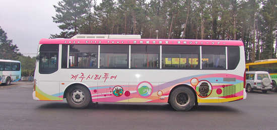 제주시에서 운영하는 시티투어버스. 일반 시내버스와 같은 구조다. 