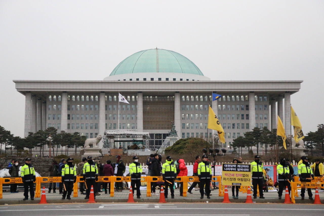 탄핵안 표결 하루 앞둔 국회