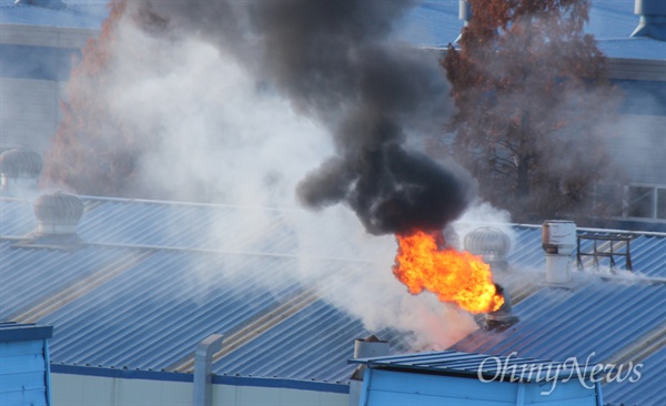 11일 오전 9시경 창원공단 내 제트에프삭스코리아 공장 환풍기에서 화재가 발생했다.