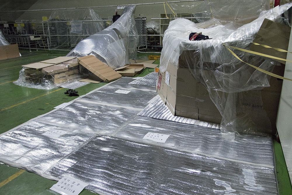 금속노조 갑을오토텍 지회 조합원들은 공장 안에 간이 천막을 설치하고 숙식을 해결한다. 