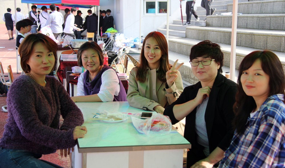 홍주중 '꿈을 잡G0'!' 행사에는 홍주 시민들도 참여하고 있다. 