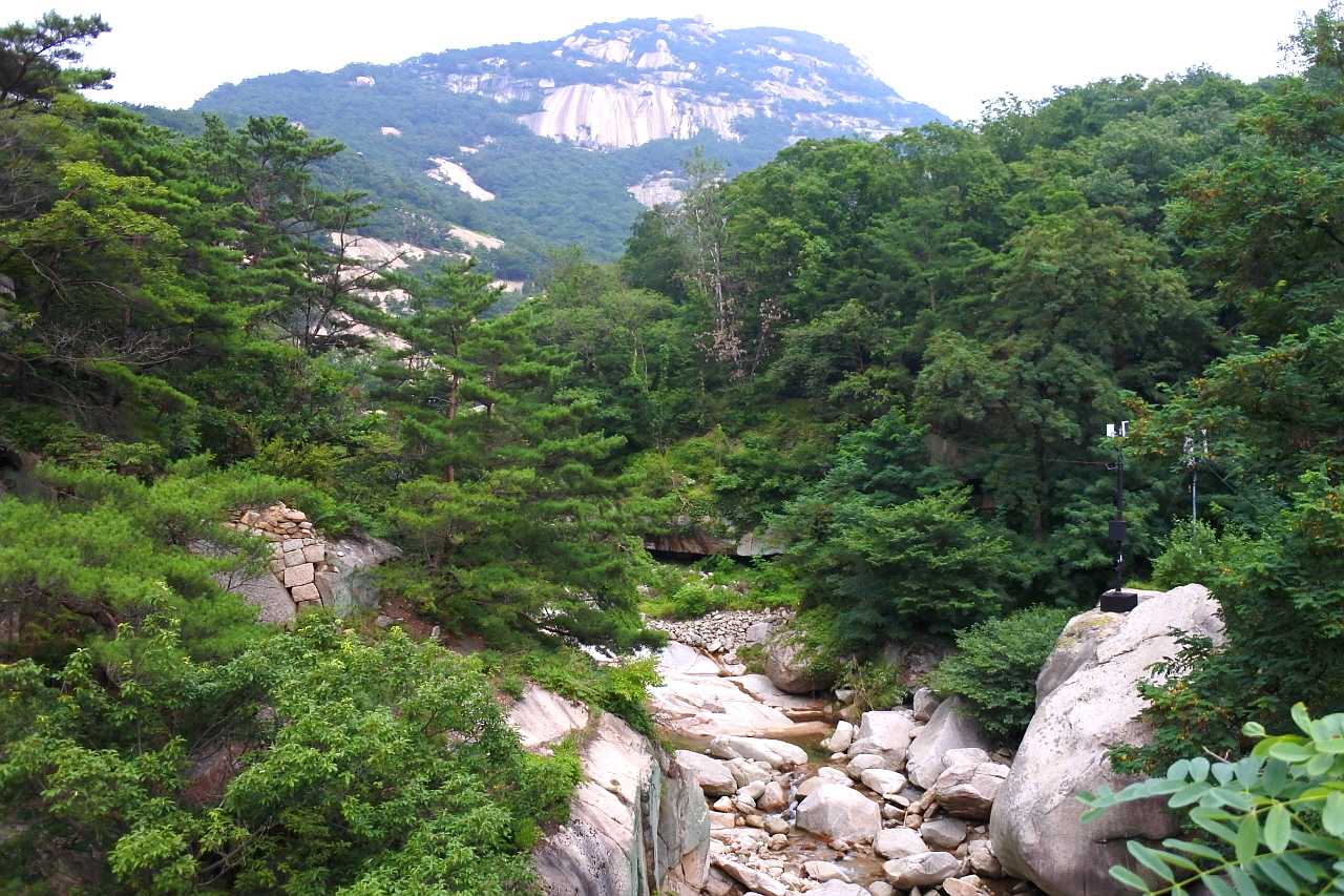 북한산성 수문은 북한산계곡에 위치해 있었다. 지금은 홍수 피해로 인해 멸실된 상태다. 