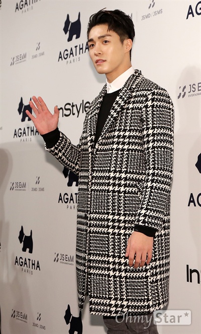서하준의 손인사, '골프웨어 패션쇼왔어요!' 배우 서하준이 20일 오후 서울 장충동의 한 호텔에서 열린 한 골프웨어의 한국 런칭 패션쇼에서 포즈를 취하고 있다. 