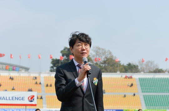 하위권을 맴돌던 넥센 히어로즈를 강팀의 반열에 올려놓은 공신으로 평가받는 조태룡 강원 FC 대표.
