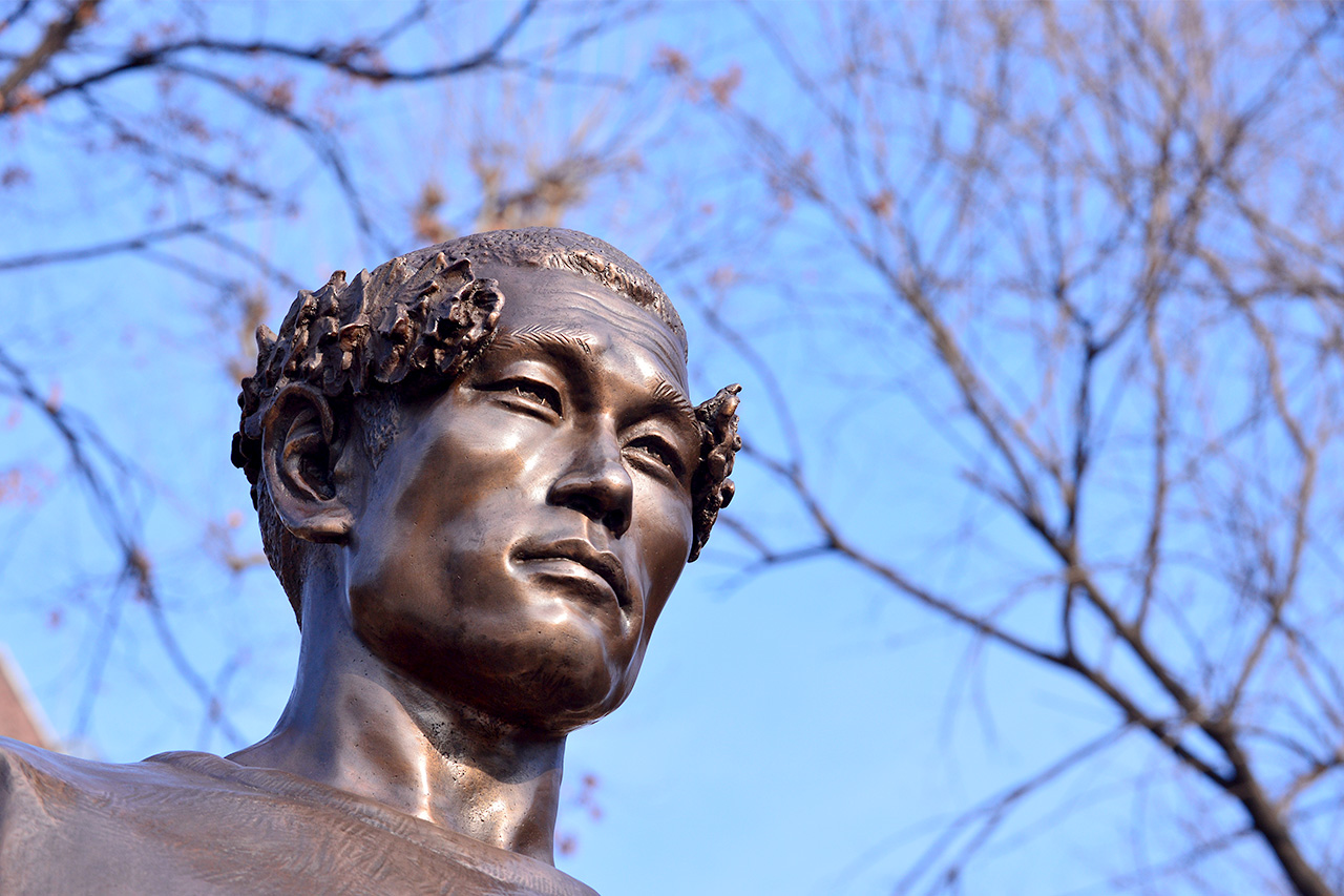 고 손기정 선수의 1936년 베를린올림픽 마라톤 우승 80주년을 맞아 서울 중구 손기정체육공원내에 태극기를 달고 있는 고 손기정 선수의 동상이 세워져 있다.