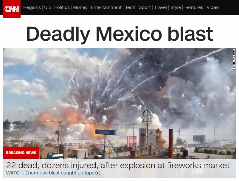 멕시코의 야외 폭죽 시장에서 발생한 폭발 사고를 보도하는 CNN 뉴스 갈무리.
