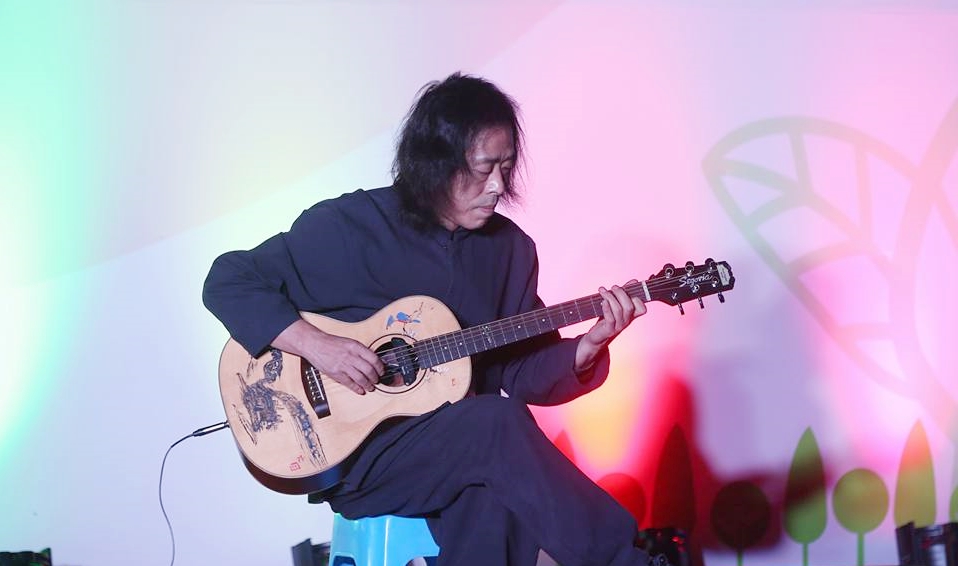 김광석 기타리스트는 여미리 마을 예술제에 초대 받아 아름다운 기타선율로 관객들의 마음을 울렸다. 