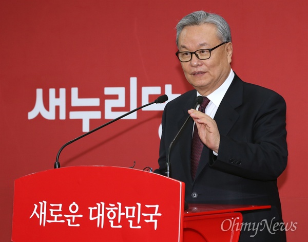 새누리당 비대위원장으로 내정된 인명진 목사가 23일 오후 서울 여의도 당사에서 기자간담회를 하고 있다. 