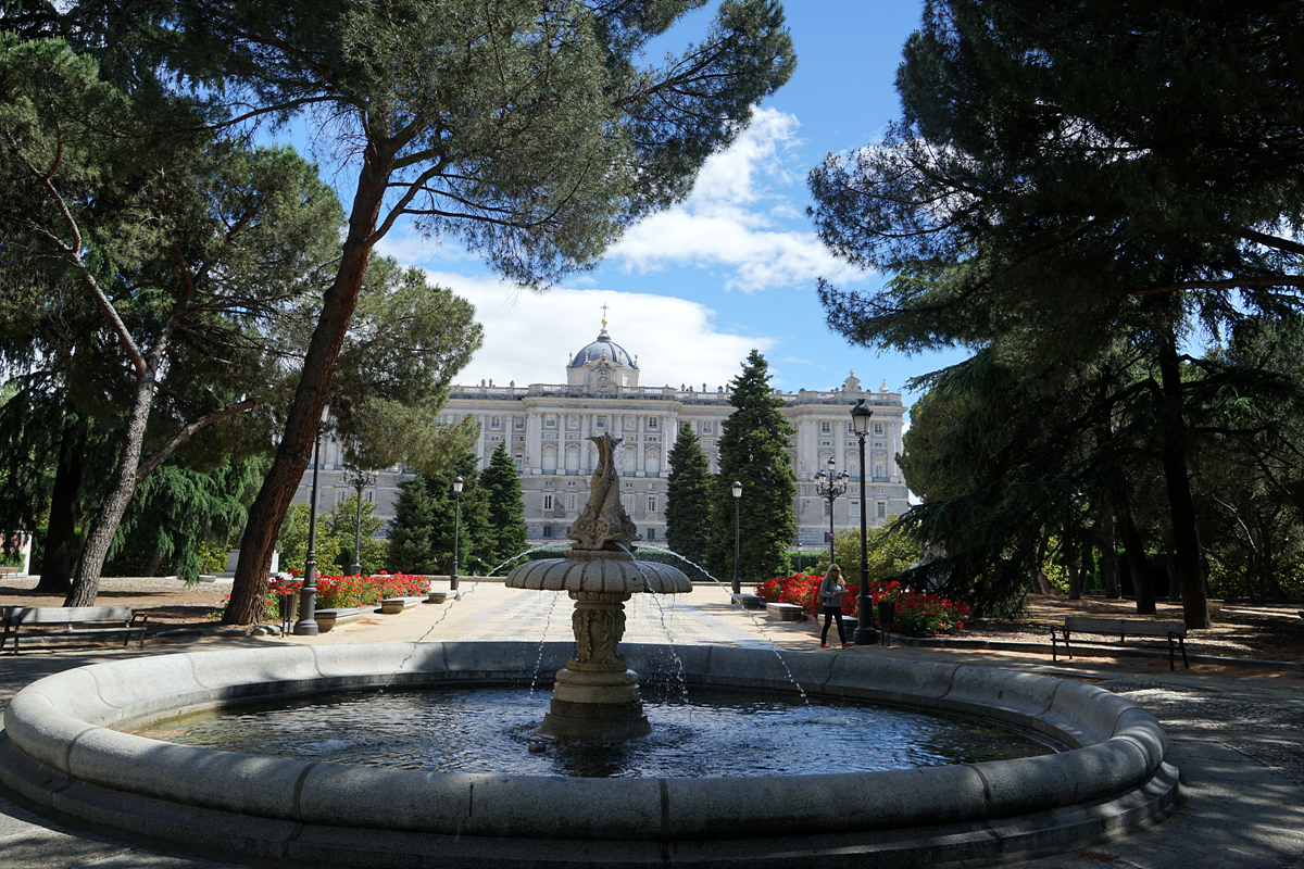 정원에서 바라본 스페인 왕궁