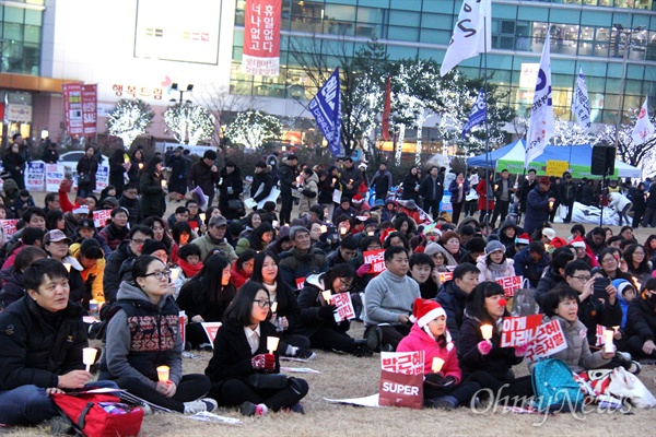 '박근혜퇴진 9차 경남시국대회'가 24일 오후 창원광장에서 열렸다.