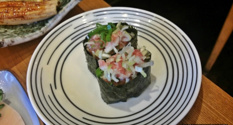 한입에 반한 초밥 네기도로다. 그 맛을 보니 구름위에 뜬 기분이다. 
