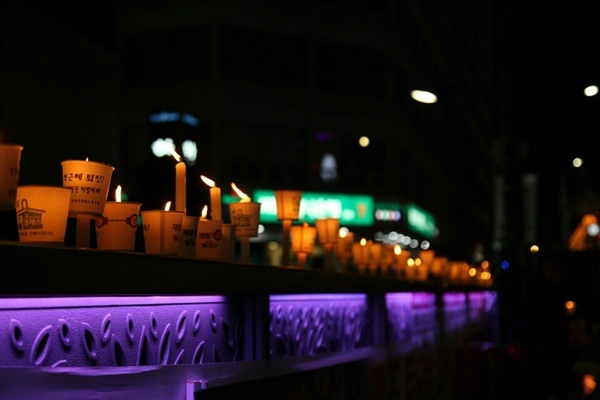 31일(토) 광주 동구 금남로에서는 10차 광주시국촛불집회가 열리고 있다.