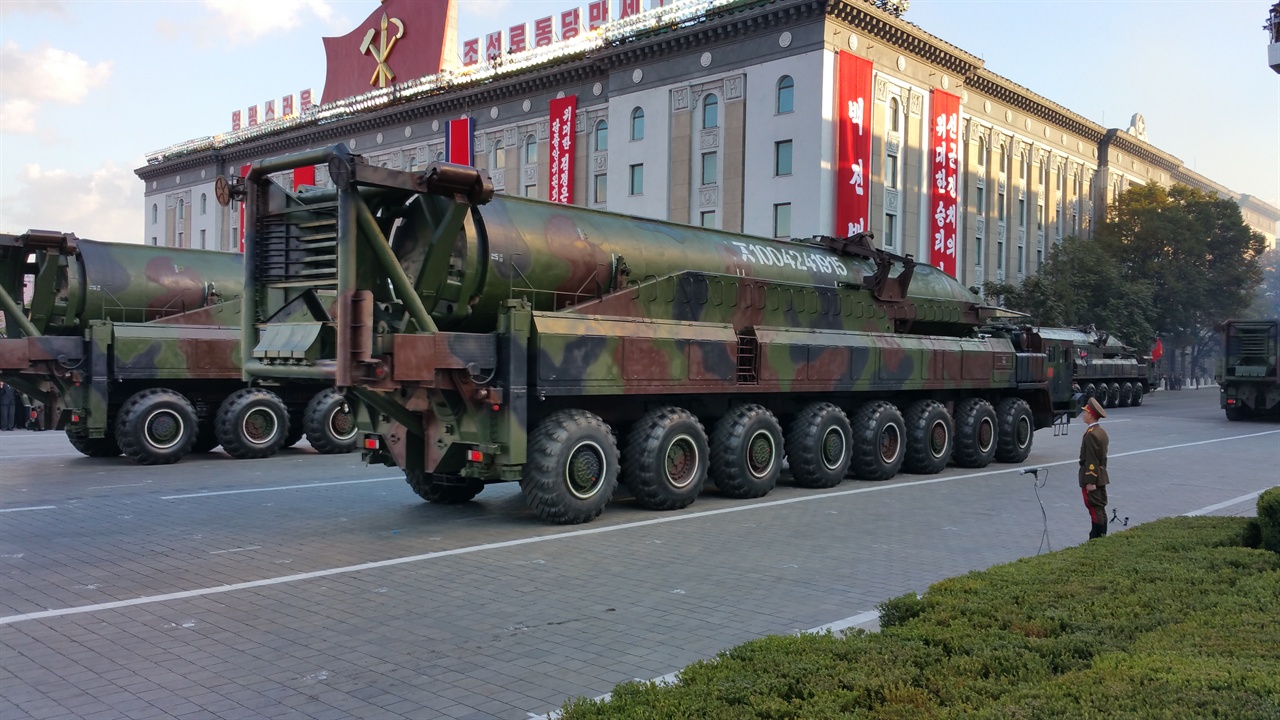 2015년 10월 10일 북한군 열병식에 등장한 대륙간 탄도미사일 
