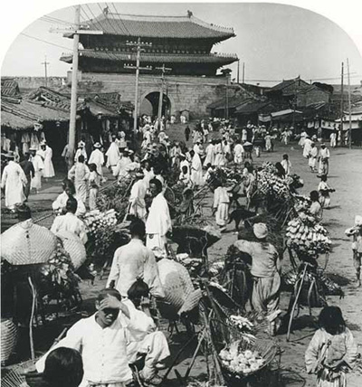 구한말의 풍경. 사진은 1904년의 한양 남대문 앞. 