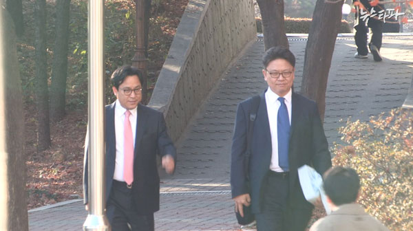 유우성 씨 재판 공소 유지를 담당한 이시원(오른쪽), 이문성  검사(왼쪽).