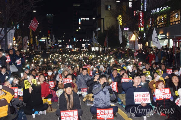  7일 오후 세월호 1000일을 앞두고 박근혜 퇴진 대구 시국대회가 중앙로 대중교통전용지구에서 열렸다.