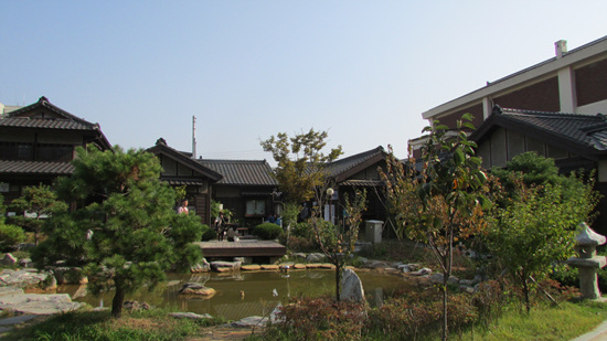   일제강점기시대 건축양식을 복원하여 일본식 가옥을 체험할 수 있다.