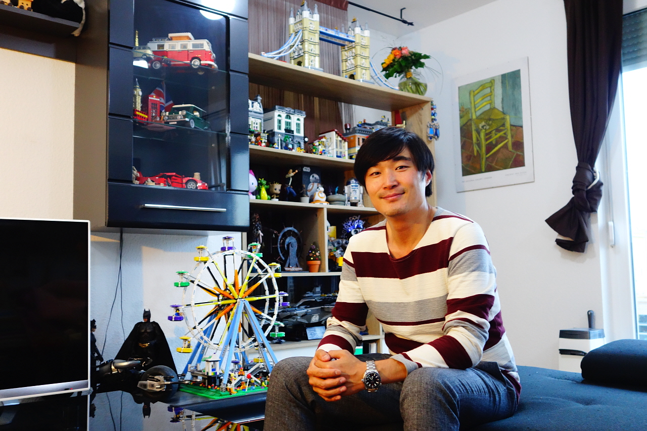 이승영씨는 퇴근 후 남는 시간이 많아져서 취미로 블록 장난감을 만들기 시작했다.