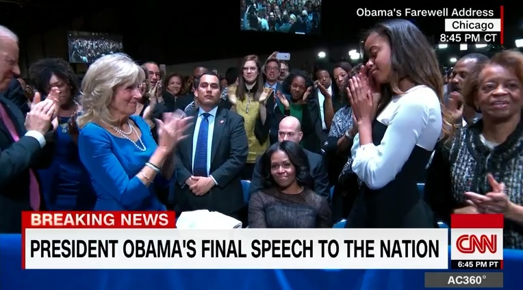 버락 오바마 대통령의 고별 연설에서 미셸 오바마 여사가 박수를 받는 장면을 중계하는 CNN 뉴스 갈무리. 