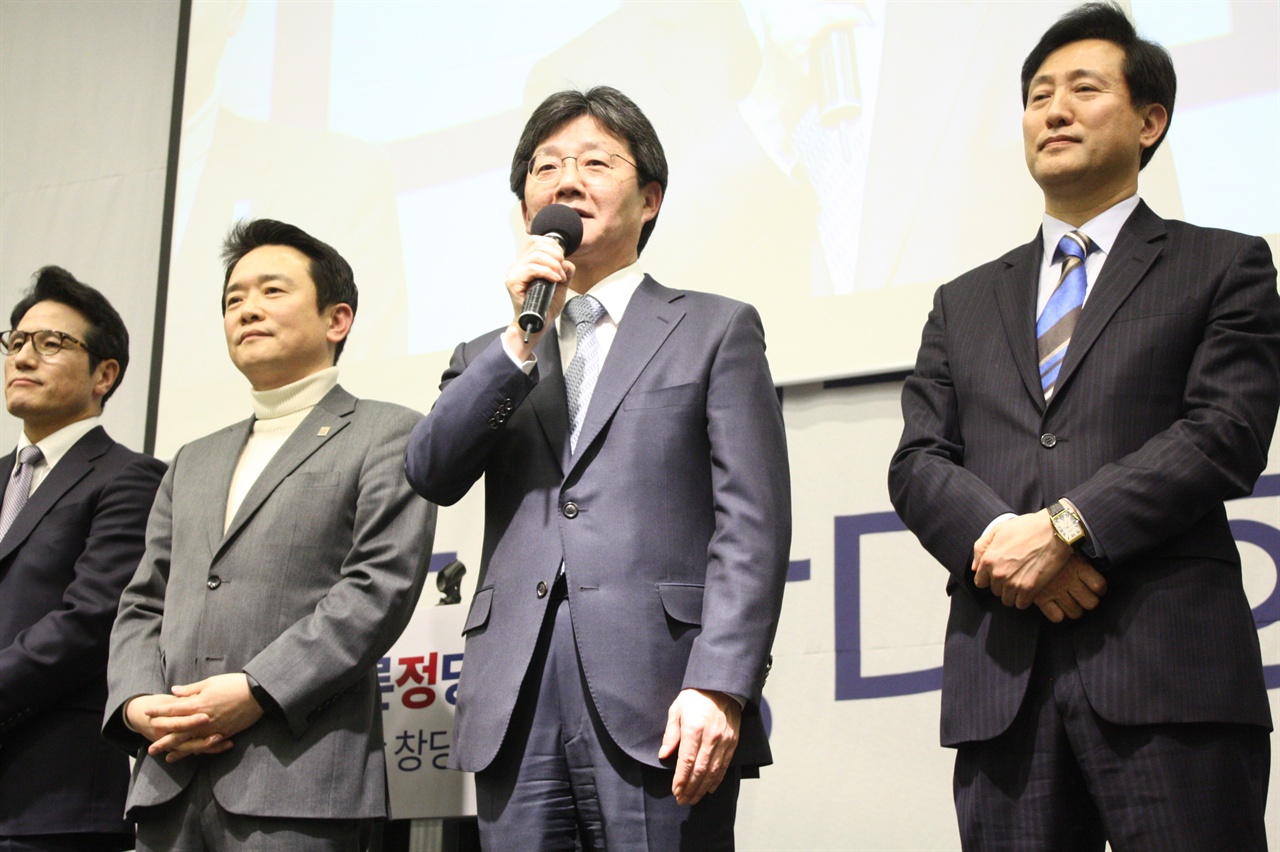 2017.01.12 바른정당 경기도당 창당대회가 12일 오후 수원 WI컨벤션에서 개최됐다. 발언하는 유승민 의원.