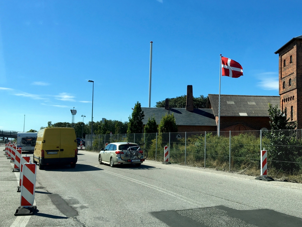 펄럭이는 덴마크 국기를 보니 드디어 북유럽에 왔다는 실감이 났다.