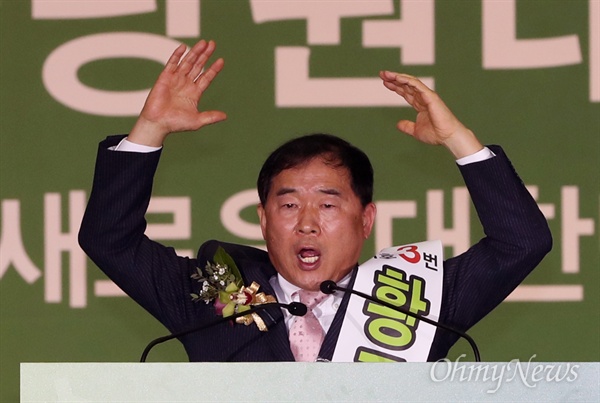 국민의당 당 대표 선거에 출마한 황주홍 후보가 15일 오후 경기도 일산 킨텍스에서 열린 전당대회에서 정견발표를 통해 지지를 호소하고 있다. 