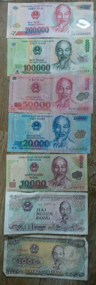 베트남 화폐  베트남 화폐 앞면은 호치민이 전부 차지하고 있다. 