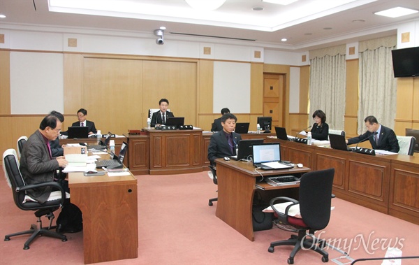 19일 오전에 열린 대전시의회 교육위원회 장면.