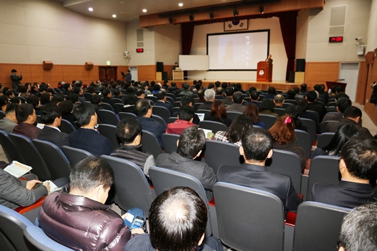 사천시청 대강당에서 열린 이날 특강에서 김재철 전 MBC사장은 이순신 장군과 임진왜란을 소재로 한 드라마 제작 계획을 밝혔다.