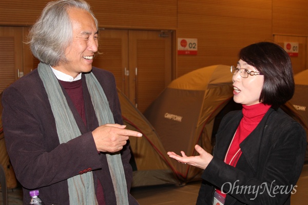 박재동 운영위원장과 윤계숙 꿈의학교 전 담당 장학관, 2015년 학생이 스스로 만드는 꿈의학교 콘퍼런스에서