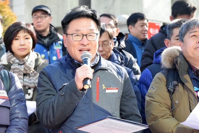 기자회견문 낭독 민주노총 부산본부장 김재하
