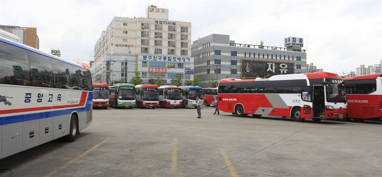 고속버스 협정차량이 광주 유스퀘어 박차장에 숨어있다.