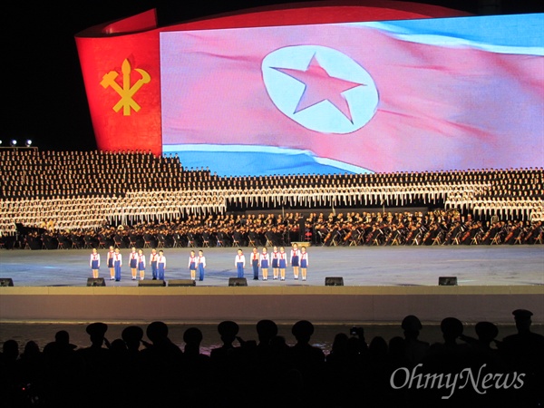 어린이 출연자들의 북한 애국가 제창 