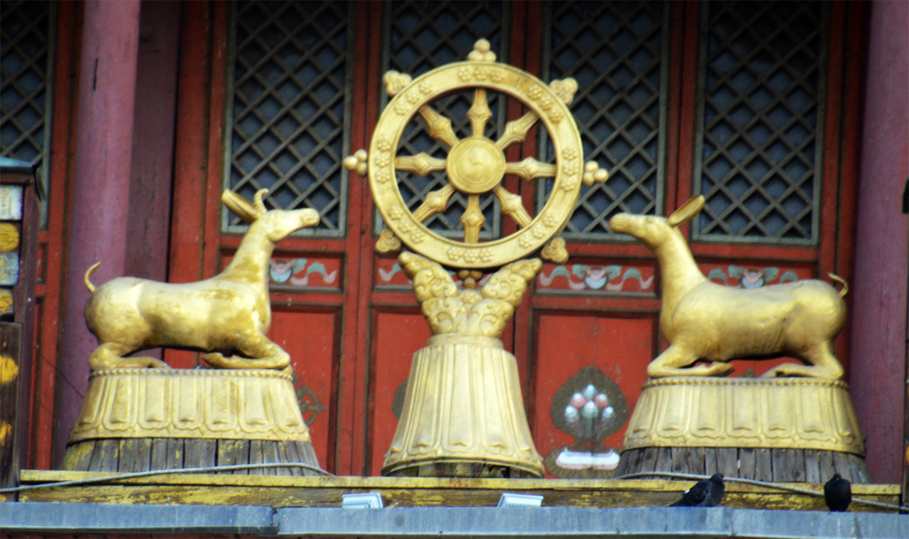 불교의 불법을 세상에 퍼트리기 위한 법륜은 몽골의 주요사원에서 볼 수 있다.