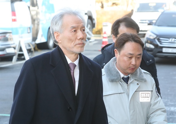유민봉 전 청와대 국정기획수석이 1일 오후 헌법재판소 박근혜 대통령 탄핵심판 10차 변론에 출석하고 있다.