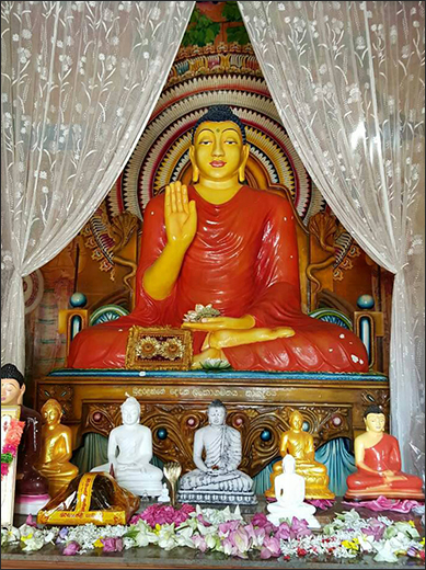 부처님을 보신 법당 안에는 두번째 방문과 관련된 벽화가 그려져 있다