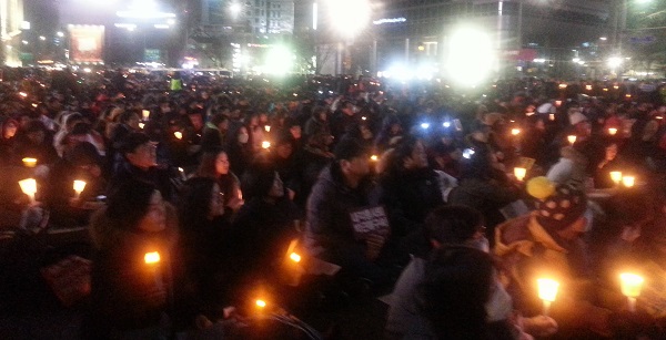 4일 저녁 서울 광화문에서 열린 14차 범국민행동의 날 촛불 집회 모습이다.