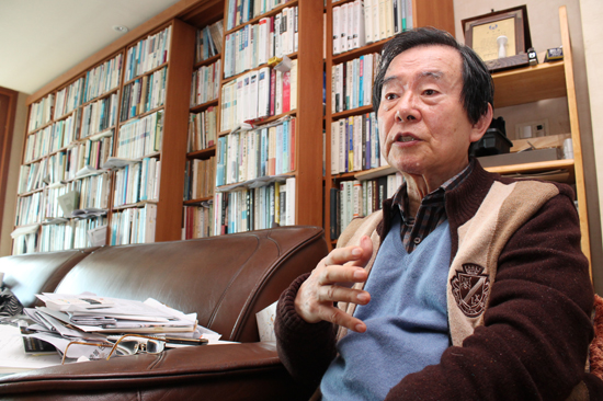 김 전 관장은 이승만 정권시절 이기봉 처가 최순실 역학을 했다고 말했다.