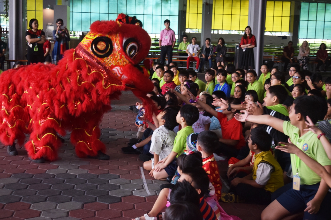 사자탈춤은 옜날 중국에서 악귀를 좇아내기 위해서 만들어 졌다고 한다.