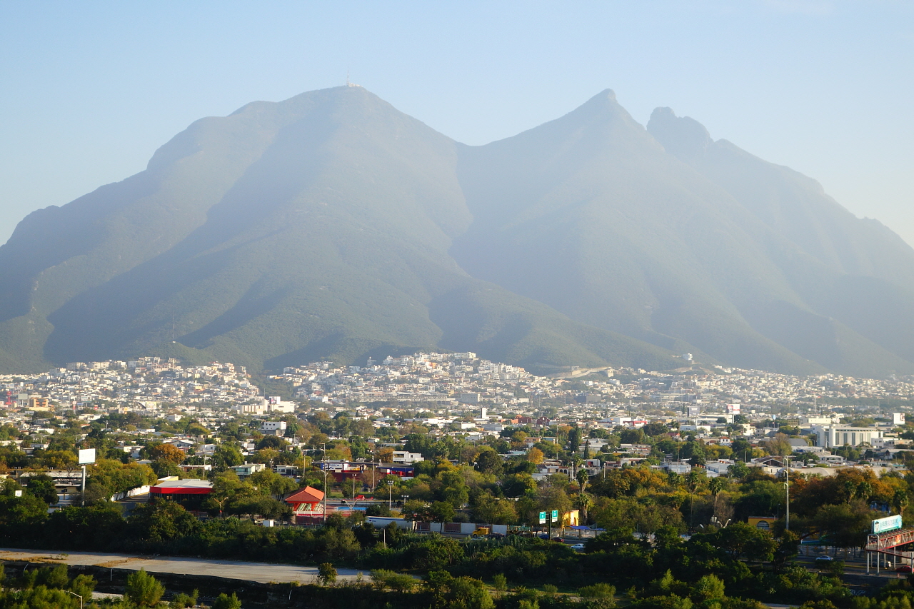 몬테레이 시내에서 보이는 Cerro dela Silla.